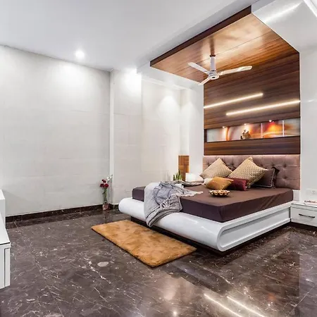 Homlee-Basement Flat With Kitchen In Saket, South Delhi Apartment